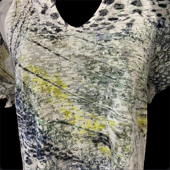 DayTrip V-neck short sleeve shirt size medium - Picture 2 of 6